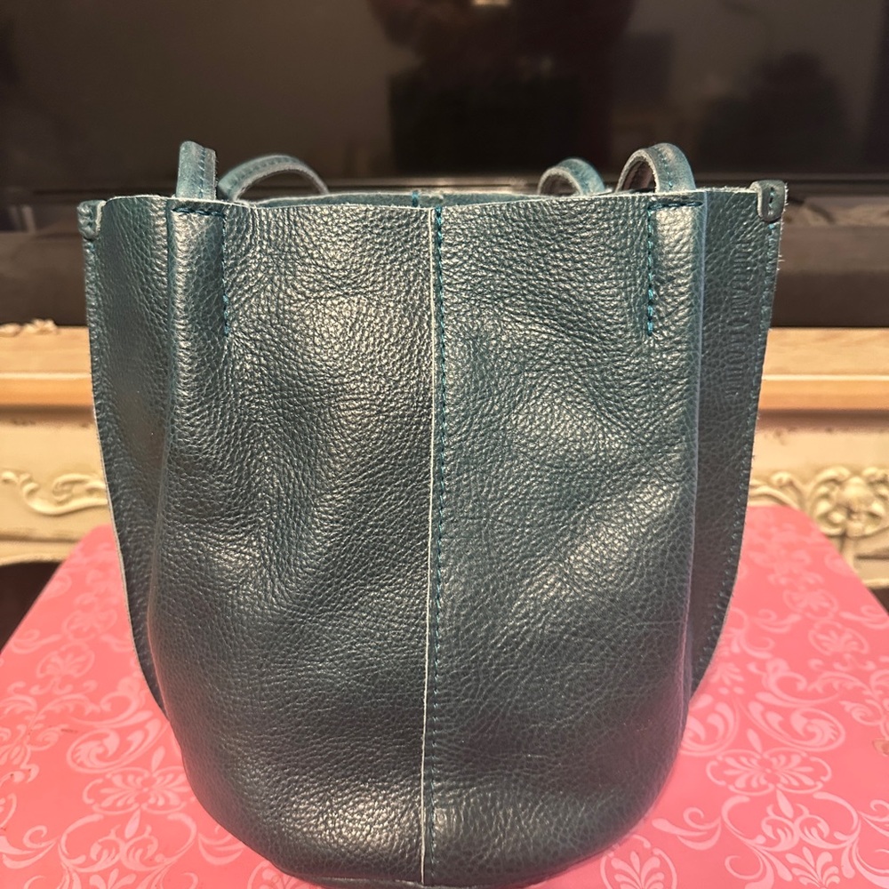 Portland Leather Goods Classic Devon in Lagoon. New, never used